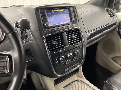 Used 2019 Dodge Grand Caravan SXT image 21