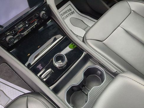 Used 2025 Jeep Grand Cherokee L Limited w/ Black Appearance Package image 18