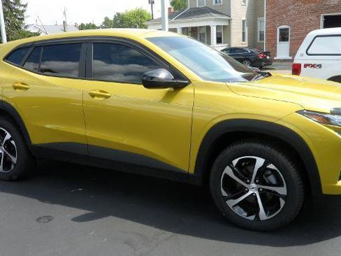 Used 2024 Chevrolet Trax RS w/ Driver Confidence Package FWD image 3