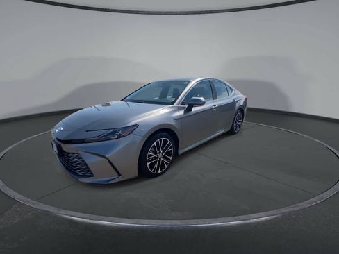 Certified 2025 Toyota Camry XLE FWD image 4
