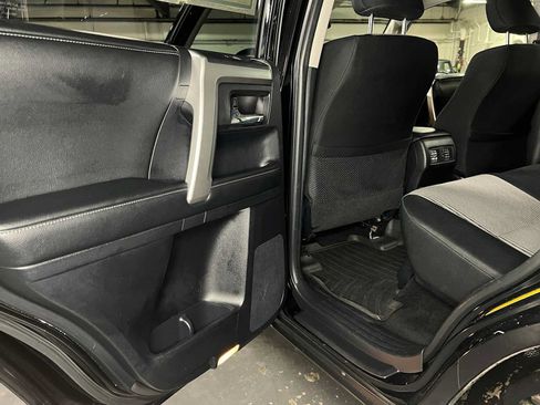 Used 2015 Toyota 4Runner SR5 AWD/4WD image 16