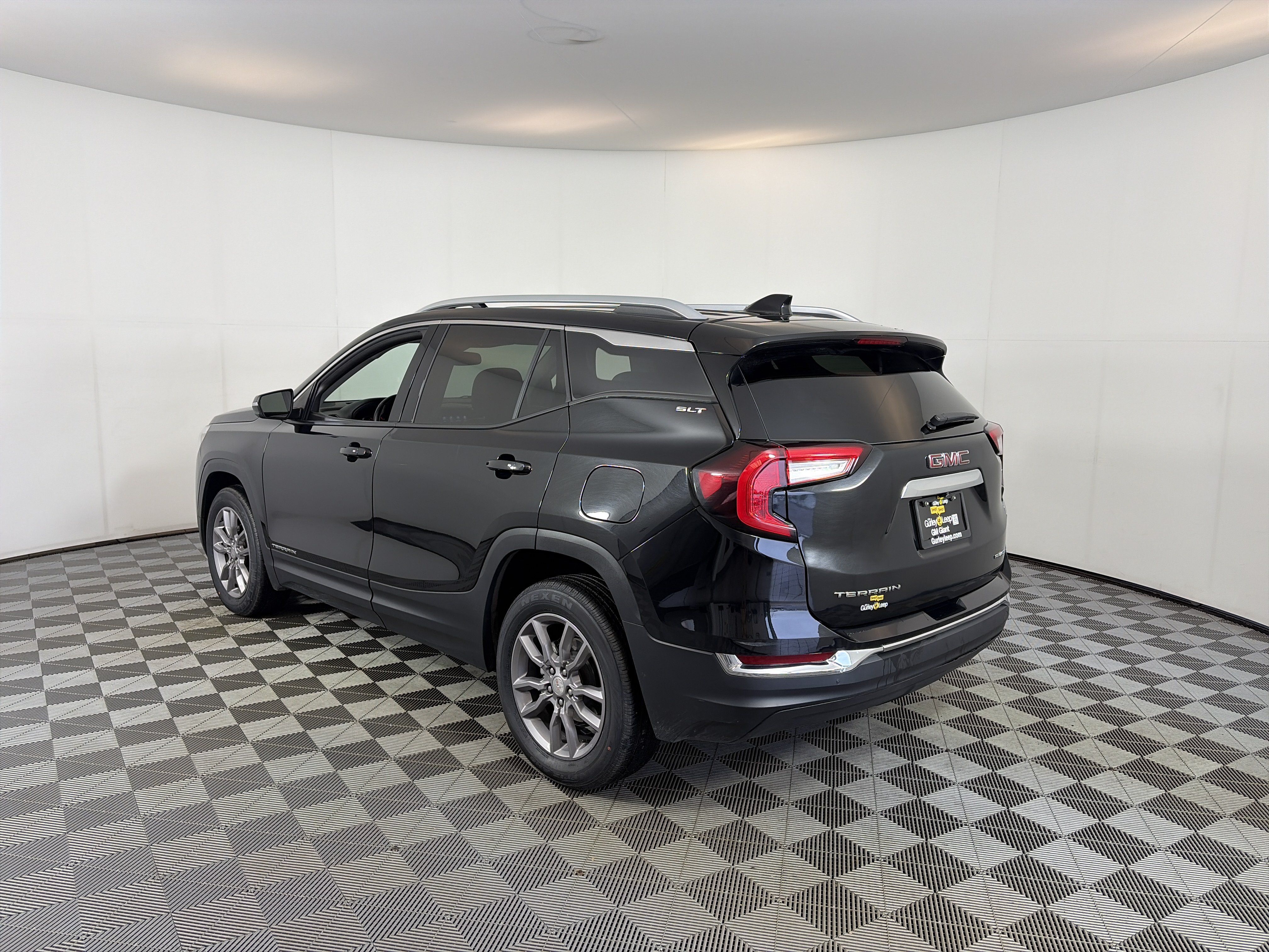 Certified 2024 GMC Terrain SLT AWD/4WD image 3