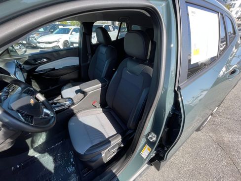 Used 2025 Chevrolet Trax LT w/ LT Convenience Package FWD image 37