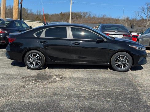 Used 2022 Kia Forte LXS w/ LXS Technology Package image 2