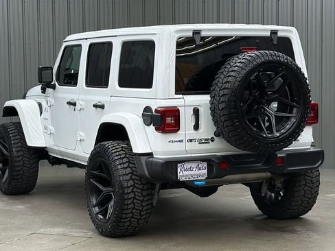 Used 2024 Jeep Wrangler Unlimited Sahara w/ Technology Group AWD/4WD image 3