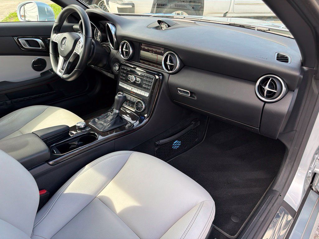 Used 2016 Mercedes-Benz SLK 350 image 12