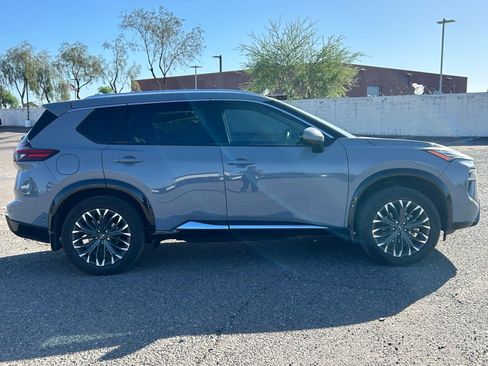 Used 2024 Nissan Rogue Platinum w/ Platinum Premium Package FWD image 5