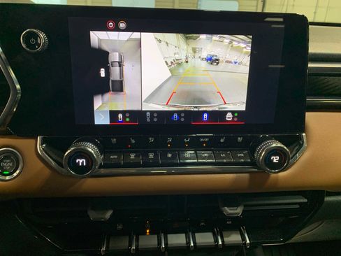 Used 2023 GMC Canyon AT4 w/ AT4 Premium Package image 5