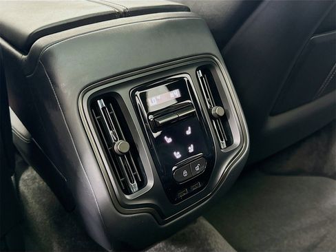 Used 2025 Aston Martin DBX 707 image 25