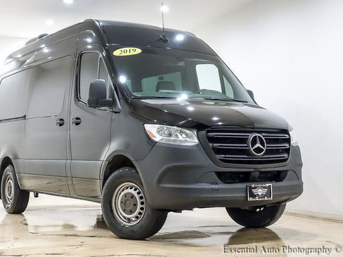 Used 2019 Mercedes-Benz Sprinter 2500 image 2