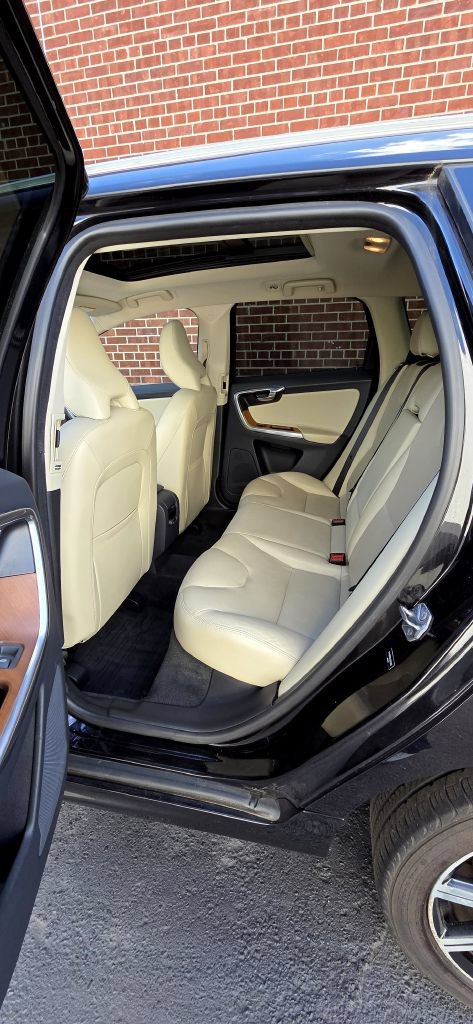 Used 2017 Volvo XC60 T6 Inscription w/ Climate Package AWD/4WD image 11