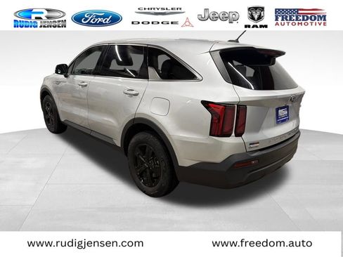Used 2021 Kia Sorento LX image 7