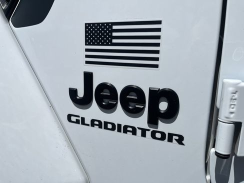Used 2021 Jeep Gladiator Sport AWD/4WD image 29