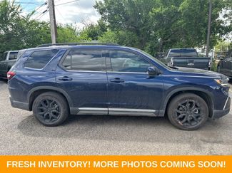 Used 2025 Honda Pilot Touring video 2