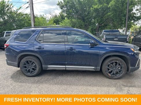 Used 2025 Honda Pilot Touring image 2