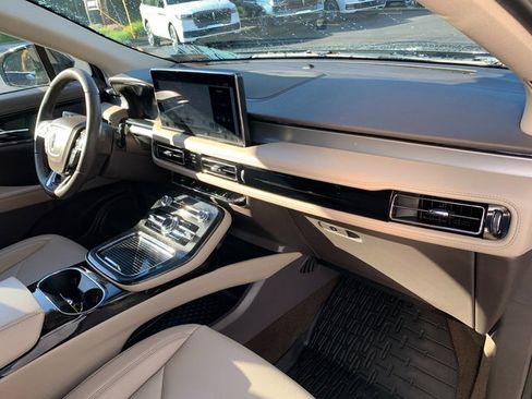 Used 2023 Lincoln Nautilus AWD w/ Premium Package image 13