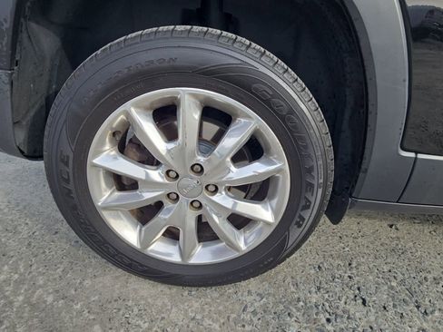 Used 2017 Jeep Cherokee Limited image 13