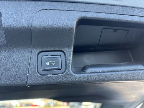 Used 2023 GMC Acadia SLE w/ Driver Convenience Package image 18