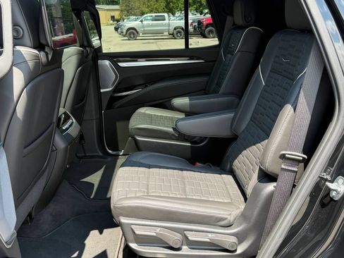 Used 2025 Cadillac Escalade Sport Platinum w/ LPO, ONYX Package AWD/4WD image 35