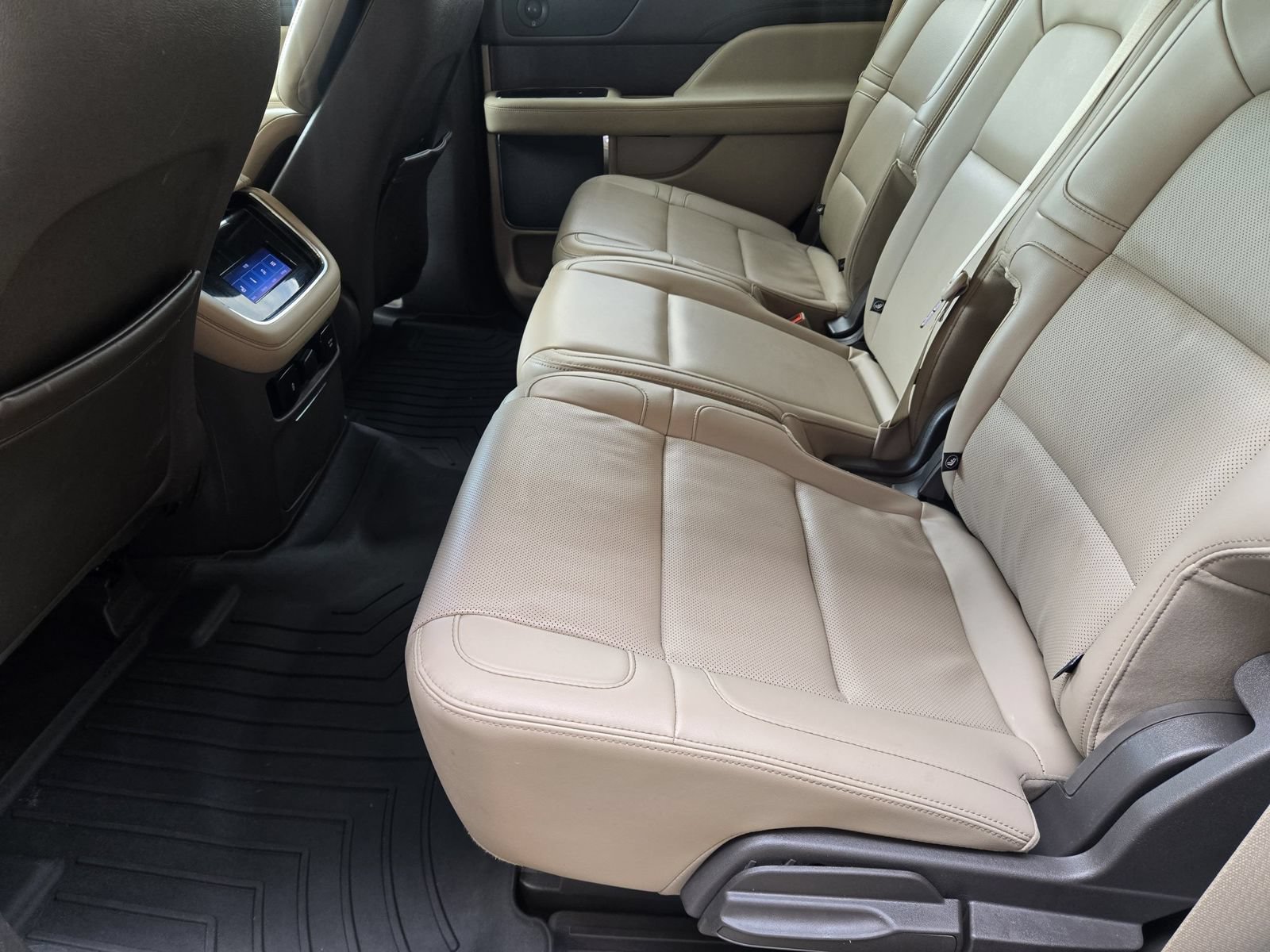 Used 2023 Lincoln Navigator 2WD image 34
