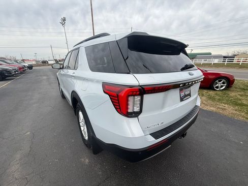 Used 2025 Ford Explorer Active w/ Active Comfort Package image 6