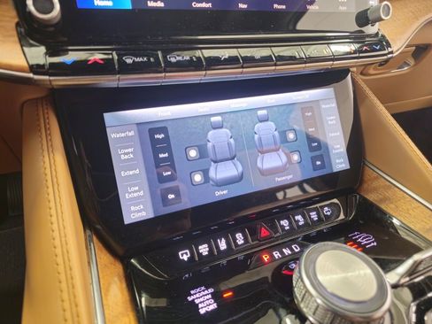 Used 2022 Jeep Grand Wagoneer Series III w/ Rear Seat Video Group 1 image 23