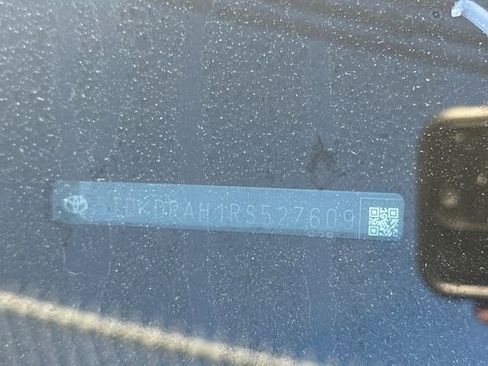 Used 2024 Toyota Highlander LE image 4