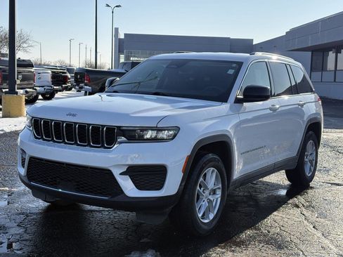 Used 2023 Jeep Grand Cherokee Laredo w/ Luxury Tech Group I image 3