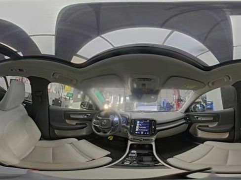 Used 2021 Volvo XC40 T5 Inscription w/ Protection Package Premier image 9