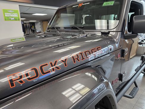 New 2025 Jeep Gladiator Rubicon w/ Convenience Group image 5