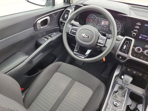 Used 2021 Kia Sorento LX image 13