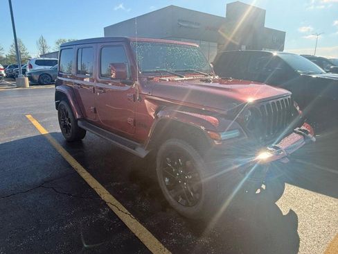 Used 2021 Jeep Wrangler Unlimited Sahara image 3
