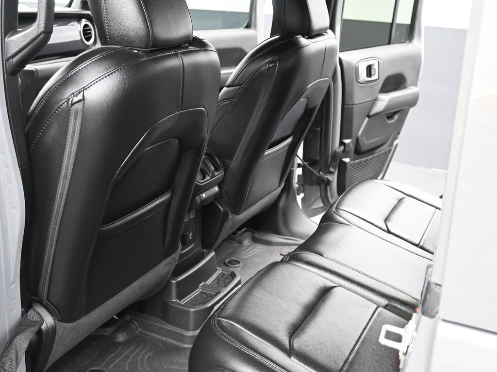 Used 2023 Jeep Wrangler Unlimited Sahara AWD/4WD image 14
