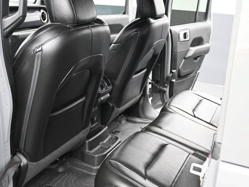 Used 2023 Jeep Wrangler Unlimited Sahara AWD/4WD image 14