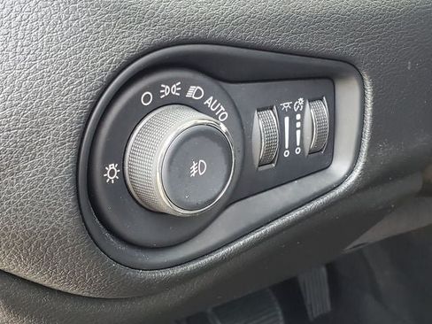 Used 2020 Jeep Renegade Limited AWD/4WD image 9