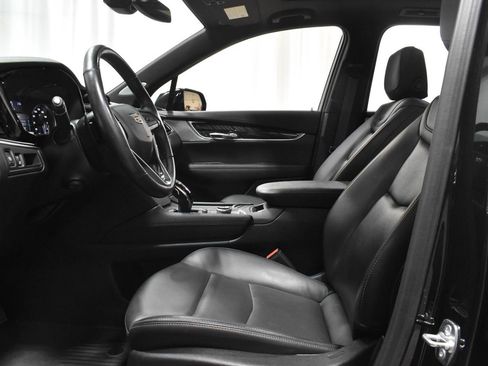 Certified 2024 Cadillac XT6 Premium Luxury FWD image 2