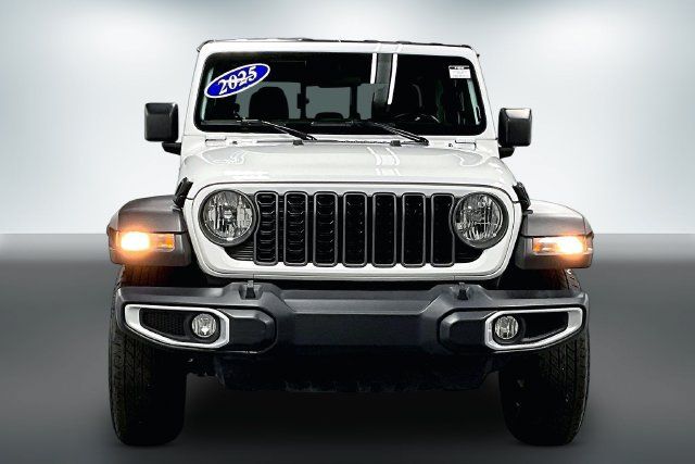 Used 2025 Jeep Gladiator Sport AWD/4WD image 2