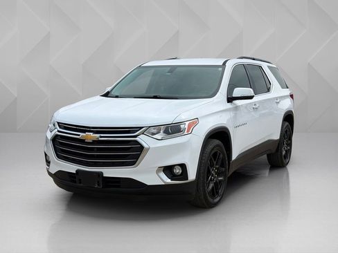 Used 2019 Chevrolet Traverse LT FWD image 2