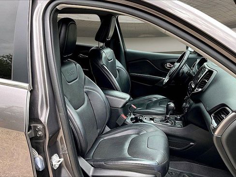 Used 2019 Jeep Cherokee Limited AWD/4WD image 6