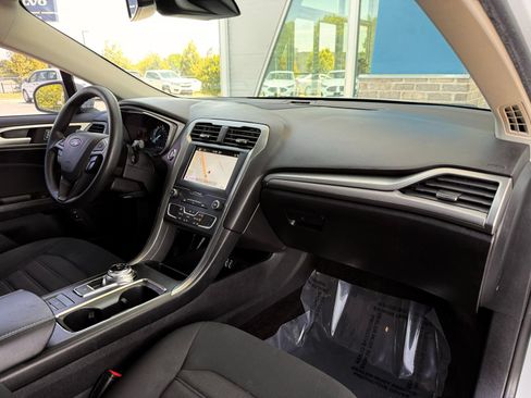 Used 2019 Ford Fusion SE FWD image 22