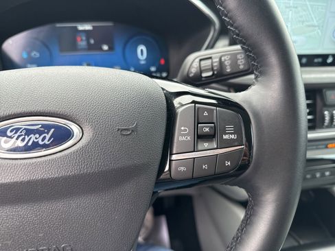 Used 2025 Ford Escape Platinum w/ Premium Technology Package AWD/4WD image 48