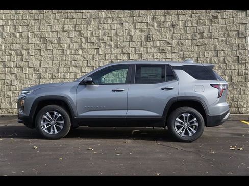 New 2026 Chevrolet Equinox LT FWD image 2