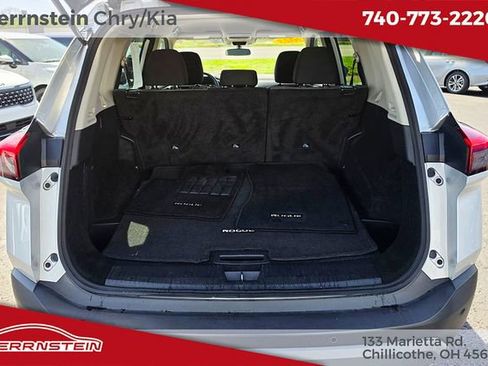 Used 2023 Nissan Rogue SV image 26