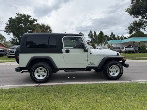 Used 2005 Jeep Wrangler Unlimited w/ Security Group AWD/4WD image 2