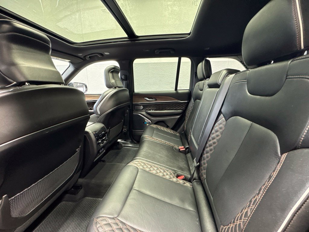 Used 2023 Jeep Grand Cherokee Summit w/ Advanced Protech Group IV AWD/4WD image 22