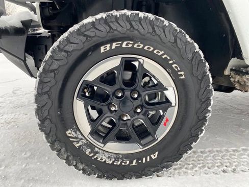 Used 2016 Jeep Wrangler Unlimited Sahara w/ Dual Top Group image 21