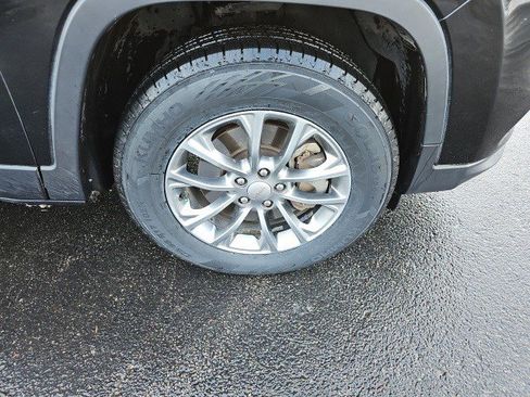 Used 2019 Jeep Cherokee Latitude Plus w/ Cold Weather Group image 10