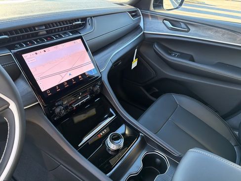New 2025 Jeep Grand Cherokee L Limited image 39