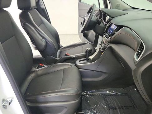 Used 2021 Chevrolet Trax LT w/ LT Convenience Package image 35