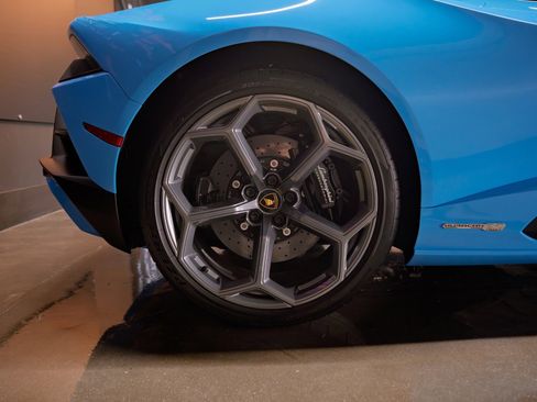 Used 2023 Lamborghini Huracan EVO image 20